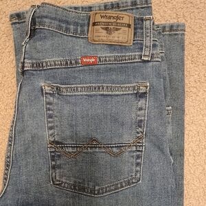 Wrangler Men's Classic Blue Relaxed Jeans